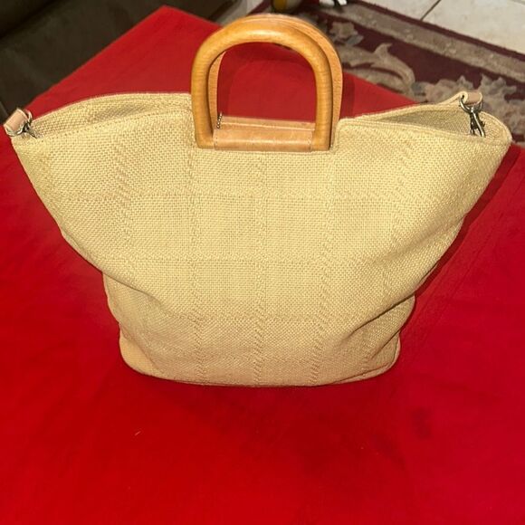 Fossil Elegant Tan Woven Tote Bag with Wooden Handles and Long Strap - Picture 7 of 10